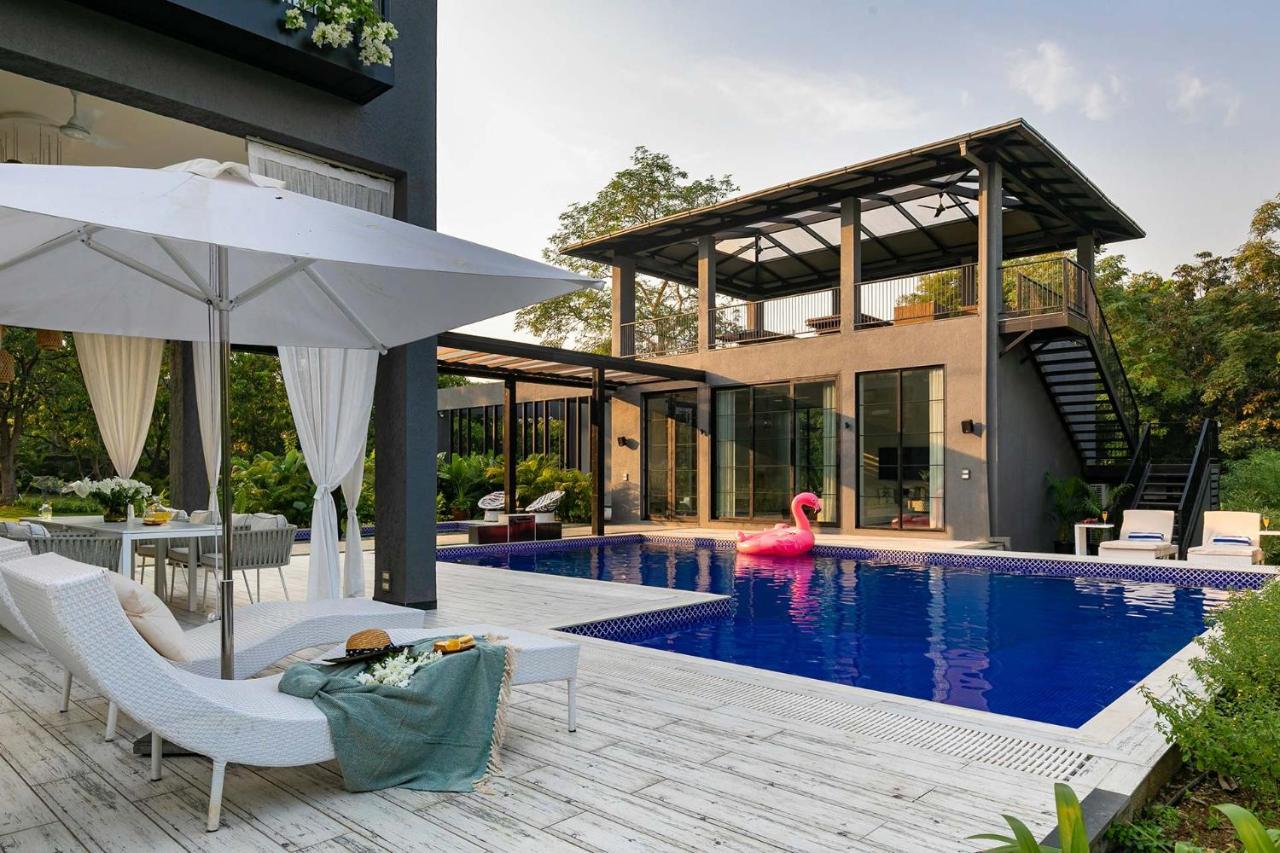 Stayvista At The Charcoal Villa Luxury Collection อลีบาก ภายนอก รูปภาพ