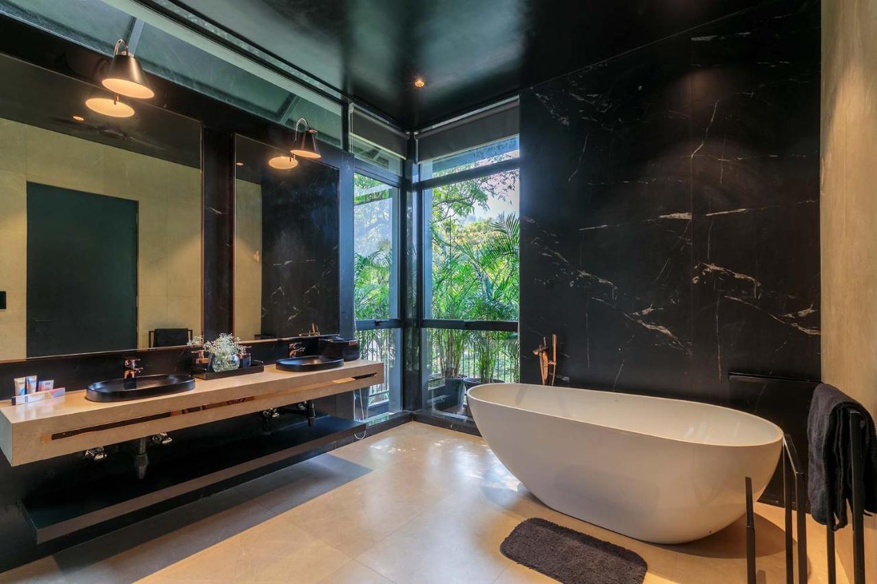 Stayvista At The Charcoal Villa Luxury Collection อลีบาก ภายนอก รูปภาพ