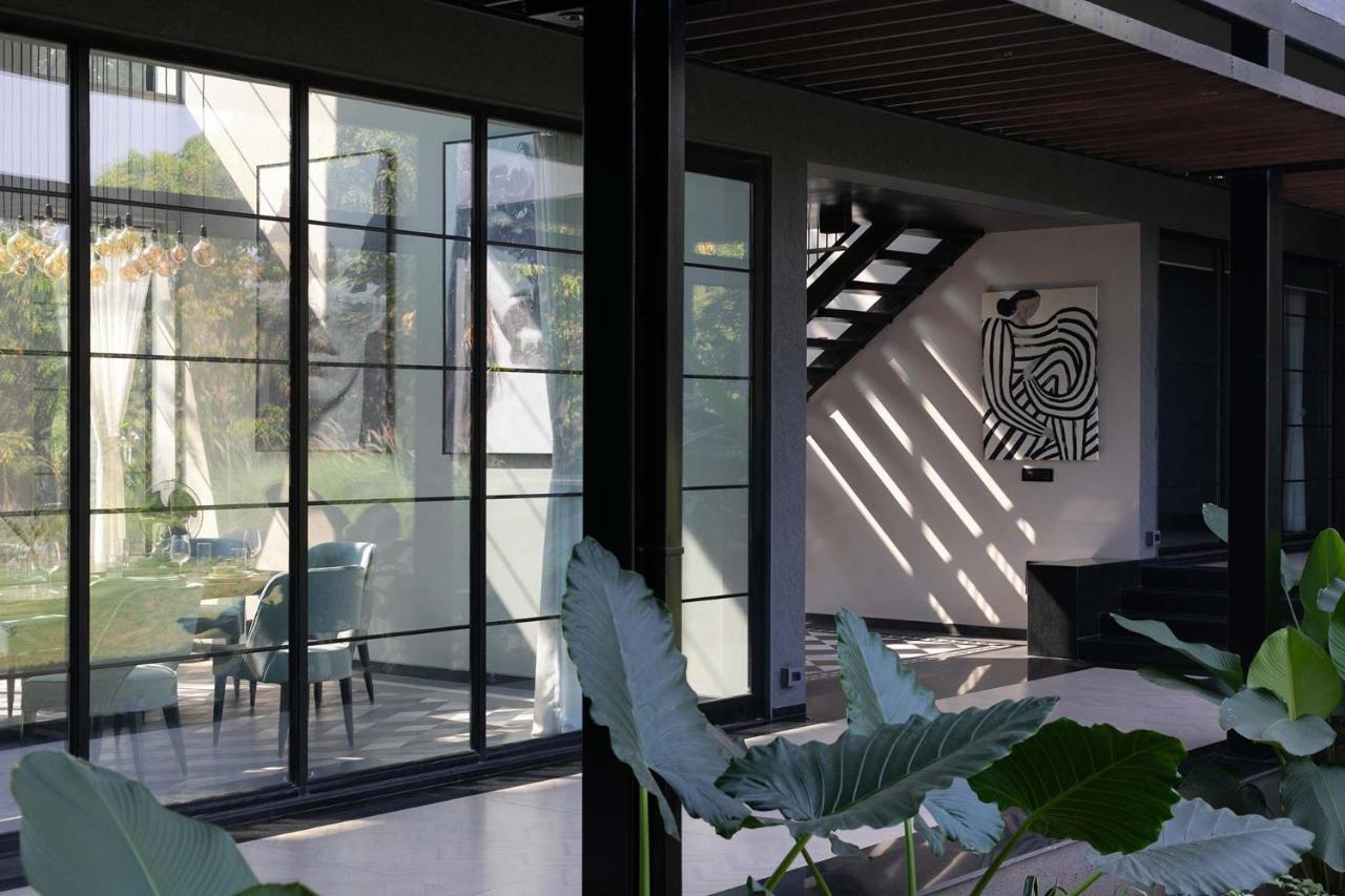 Stayvista At The Charcoal Villa Luxury Collection อลีบาก ภายนอก รูปภาพ