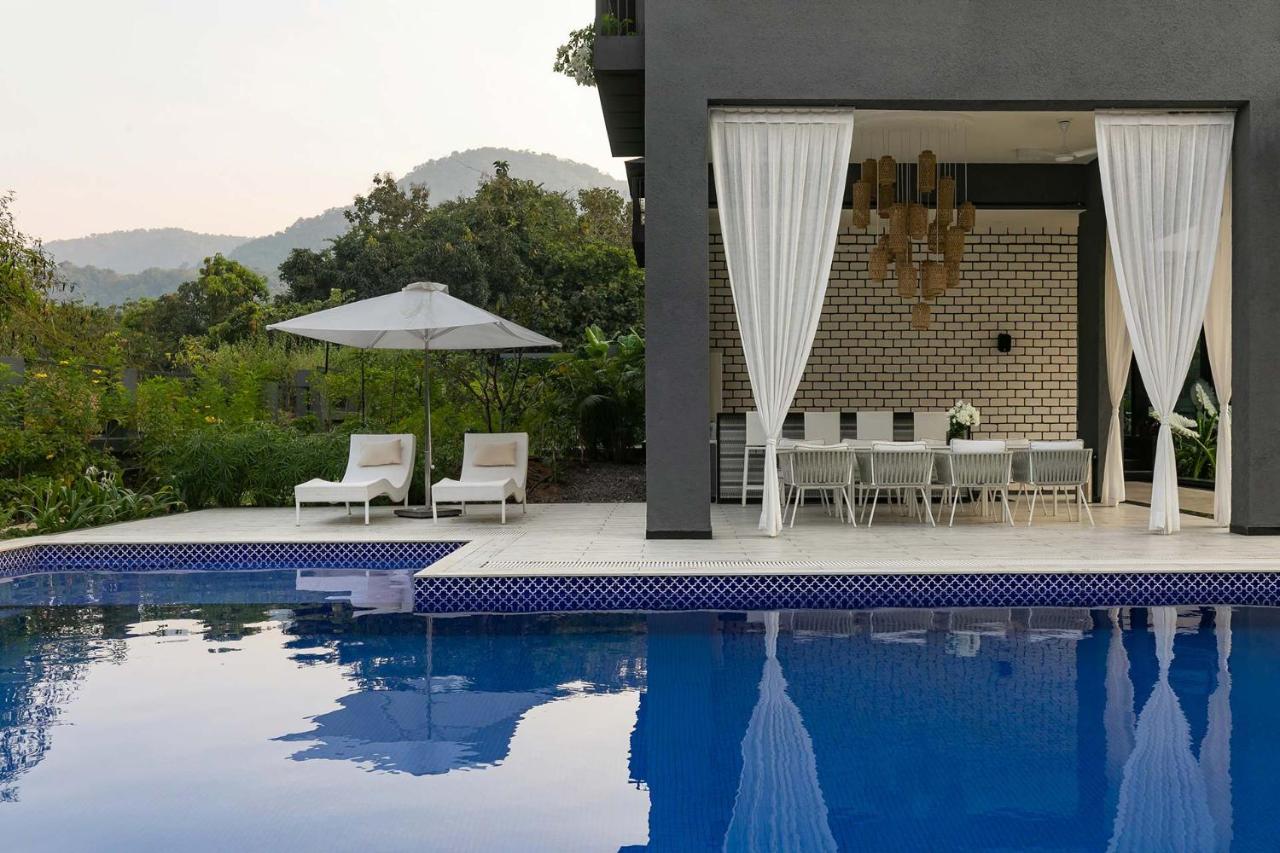 Stayvista At The Charcoal Villa Luxury Collection อลีบาก ภายนอก รูปภาพ