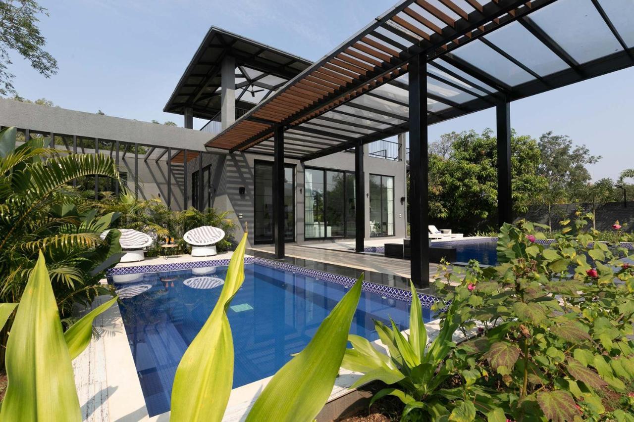 Stayvista At The Charcoal Villa Luxury Collection อลีบาก ภายนอก รูปภาพ