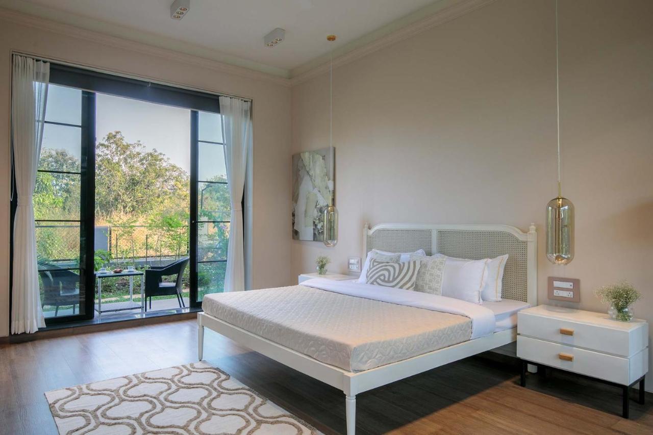 Stayvista At The Charcoal Villa Luxury Collection อลีบาก ภายนอก รูปภาพ
