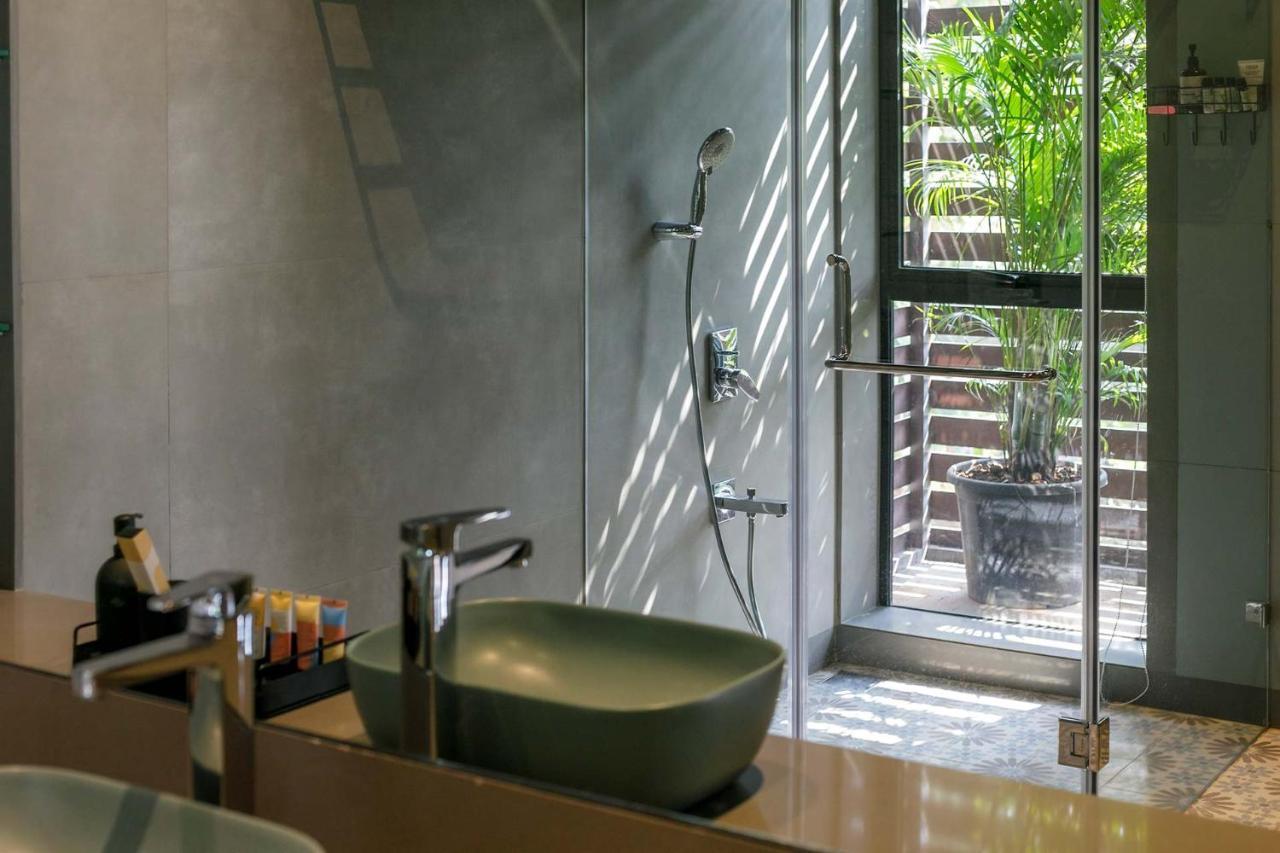 Stayvista At The Charcoal Villa Luxury Collection อลีบาก ภายนอก รูปภาพ