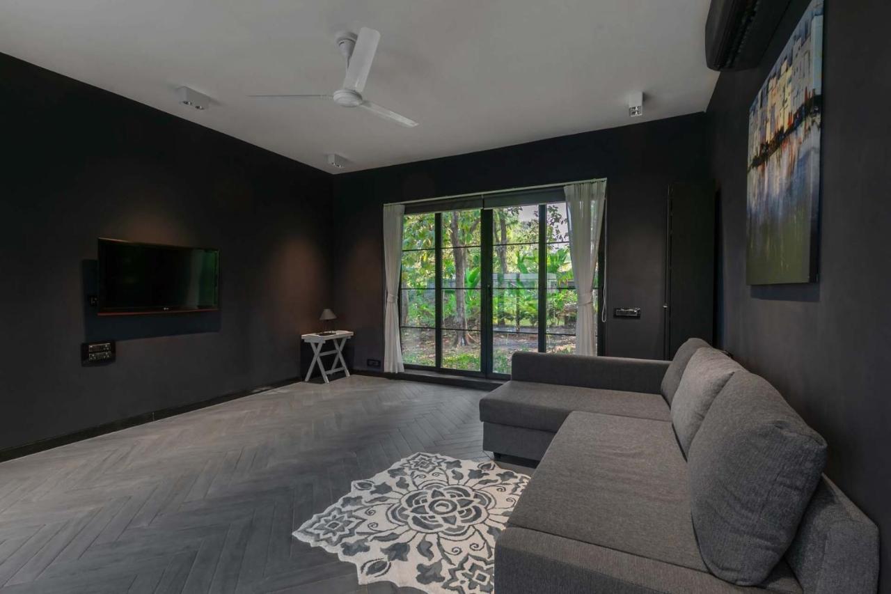 Stayvista At The Charcoal Villa Luxury Collection อลีบาก ภายนอก รูปภาพ
